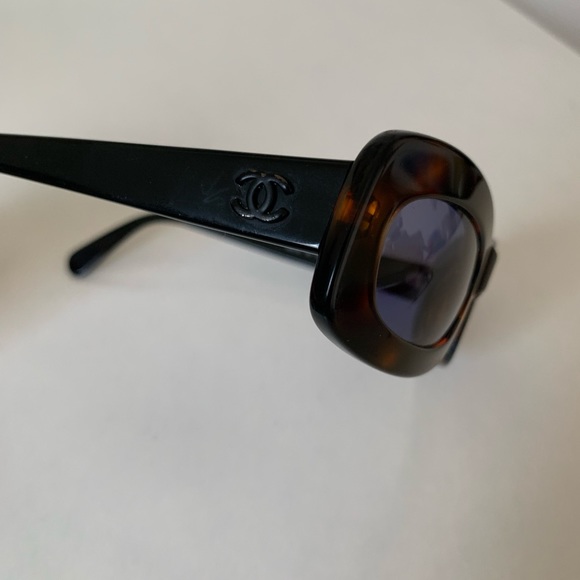 Chanel Vintage Narrow Tortoise Sunglasses - Picture 6 of 12